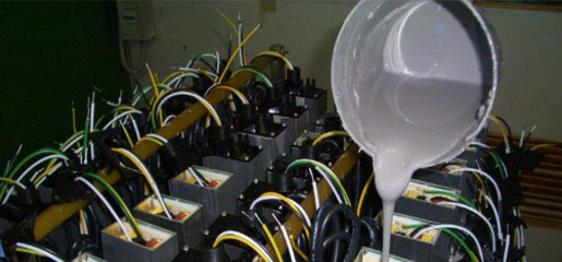 電子真空器件制造中的灌膠工藝全面指導(dǎo) 人工、機(jī)器與環(huán)氧樹脂操作詳解